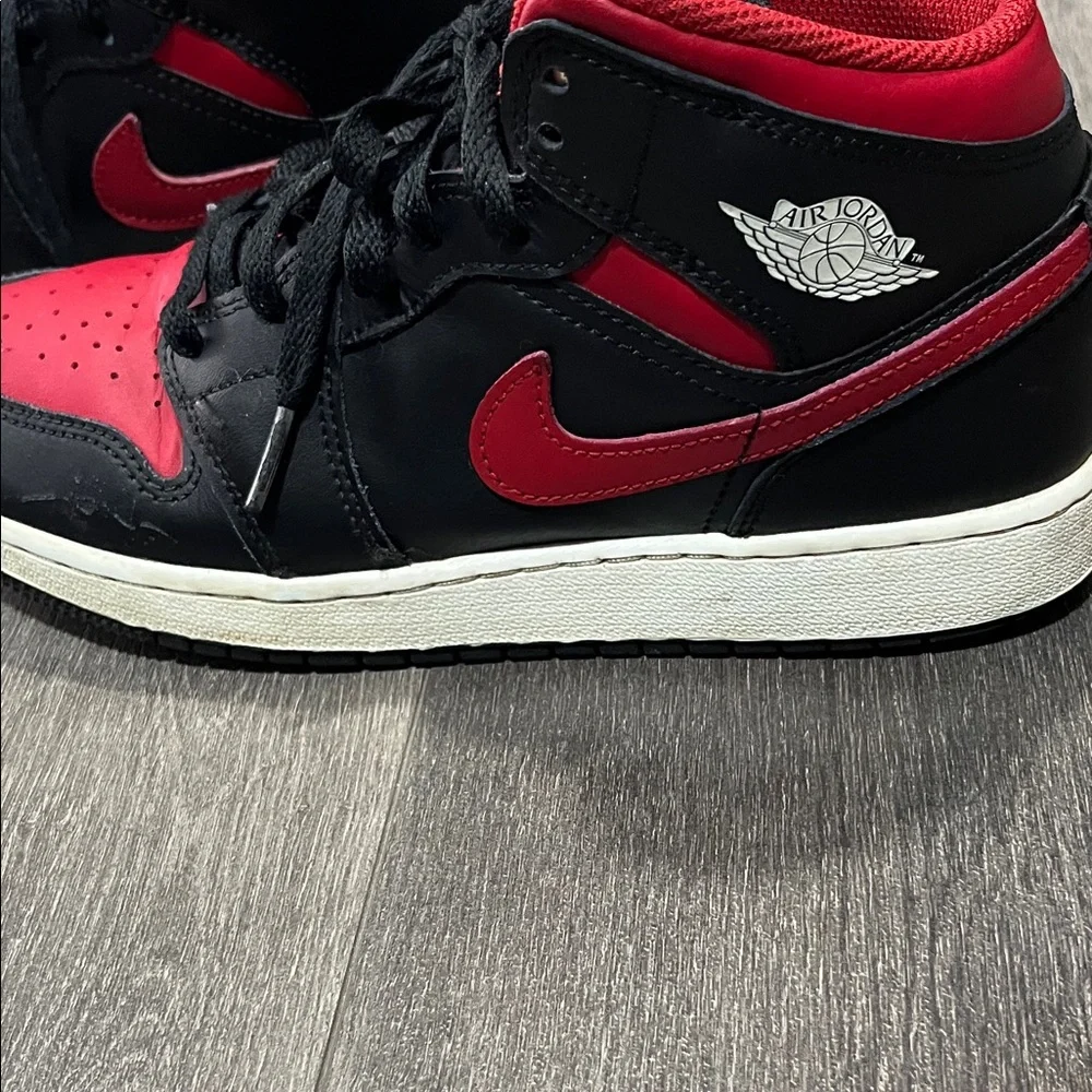 Jordan Kids Black and Red Mid-Top Sneakers GS size 6y (women’s 7)